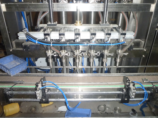 close view of the fully automatic linear fomy liquid glass b