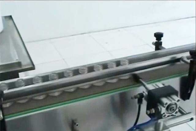conveyor belt of the automatic 10 heads pneumatic vacuum fil