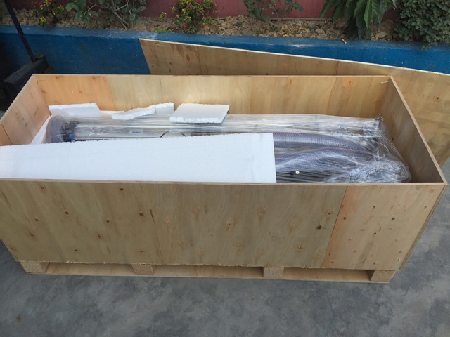 packaging of the semi-auto pneumatic liquid sauce filler.jpg